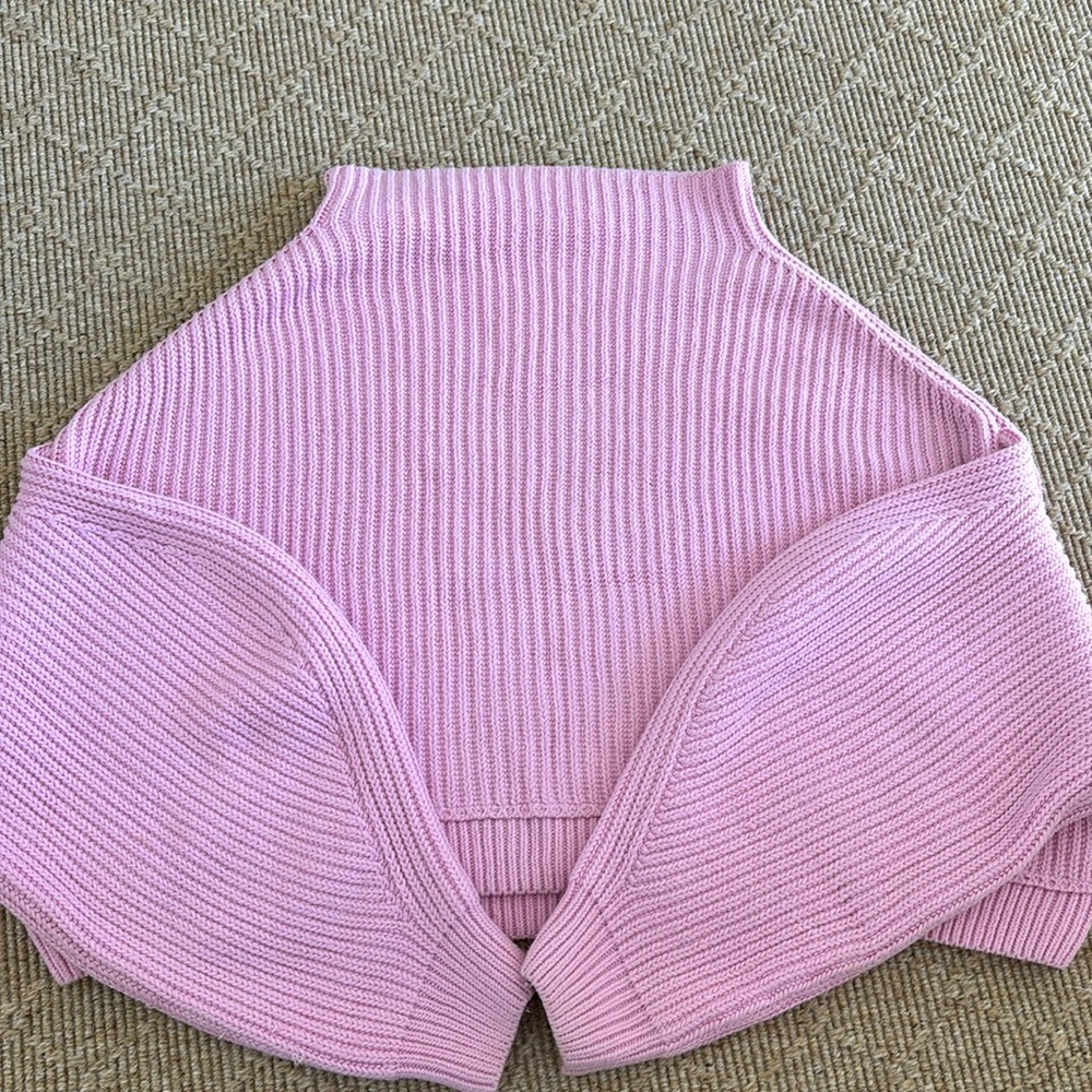 Free People Mock neck chunky sweater!